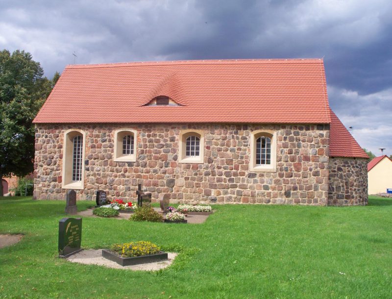 kirche neuendorf außen2
